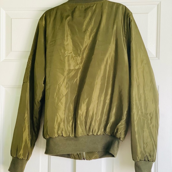 Beautiful Jacket - Picture 4 of 4